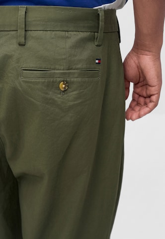 žalia TOMMY HILFIGER Standartinis „Chino“ stiliaus kelnės 'DENTON ESSENTIAL'