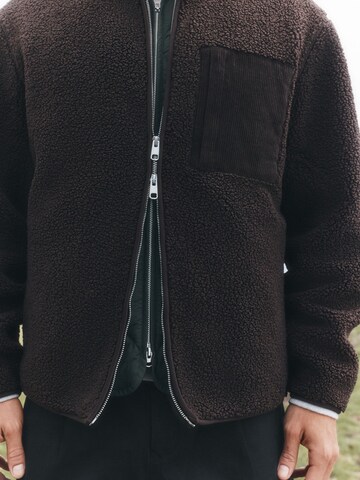 Giacca di pile di Next in marrone