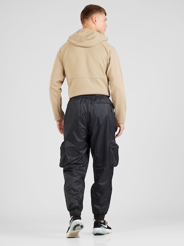 Effilé Pantalon cargo Nike Sportswear en noir