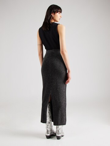 Gonna 'LINA' di PIECES in nero