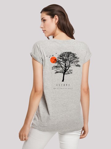 T-shirt 'Escape Discover The World Tree Birds' F4NT4STIC en gris : devant