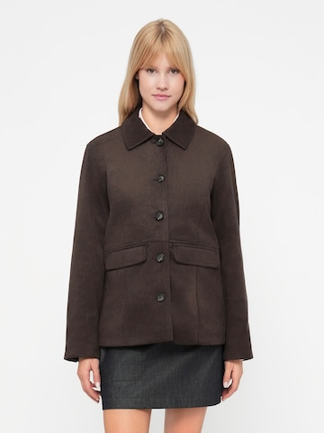 JDY Φθινοπωρινό και ανοιξιάτικο μπουφάν 'JDYPARKER' σε καφέ: μπροστά