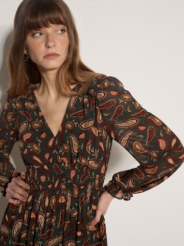Apricot Kleid in Grün
