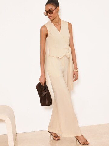 Tuta jumpsuit di Lipsy in beige