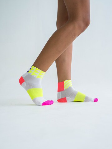 INCYLENCE Athletic Socks in White