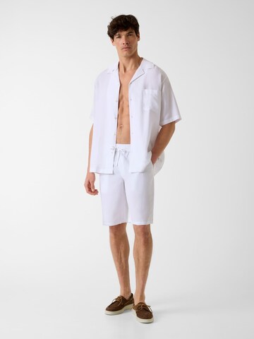 GUESS Loosefit Shorts in Weiß