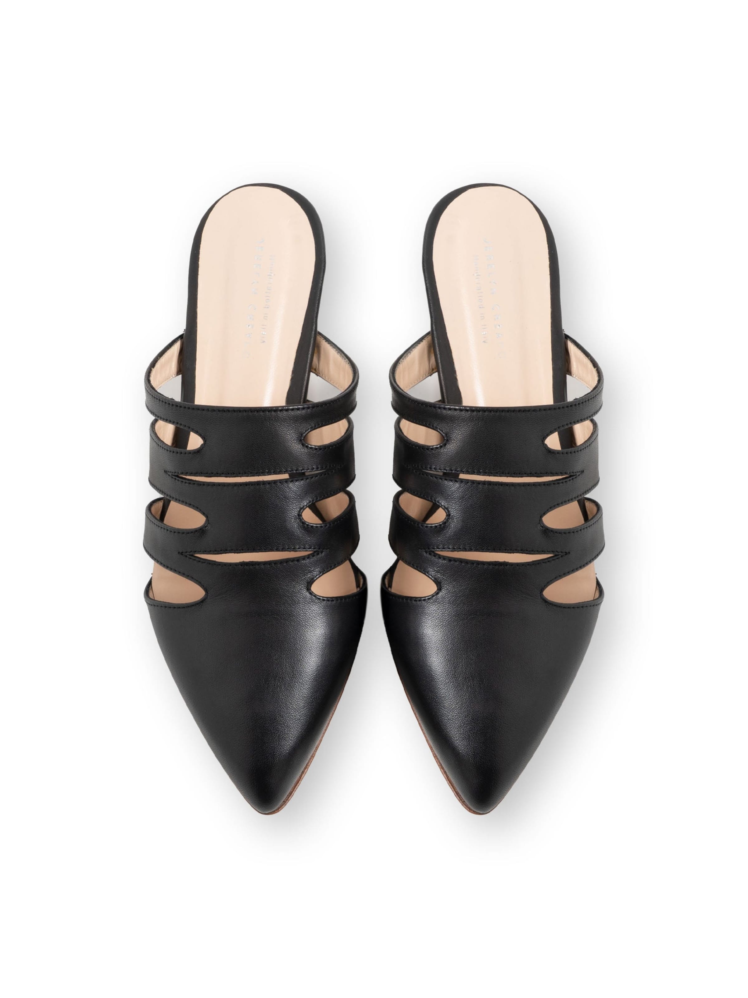 Zoccoletto 'Magnolia black' di Jerelyn Creado in nero