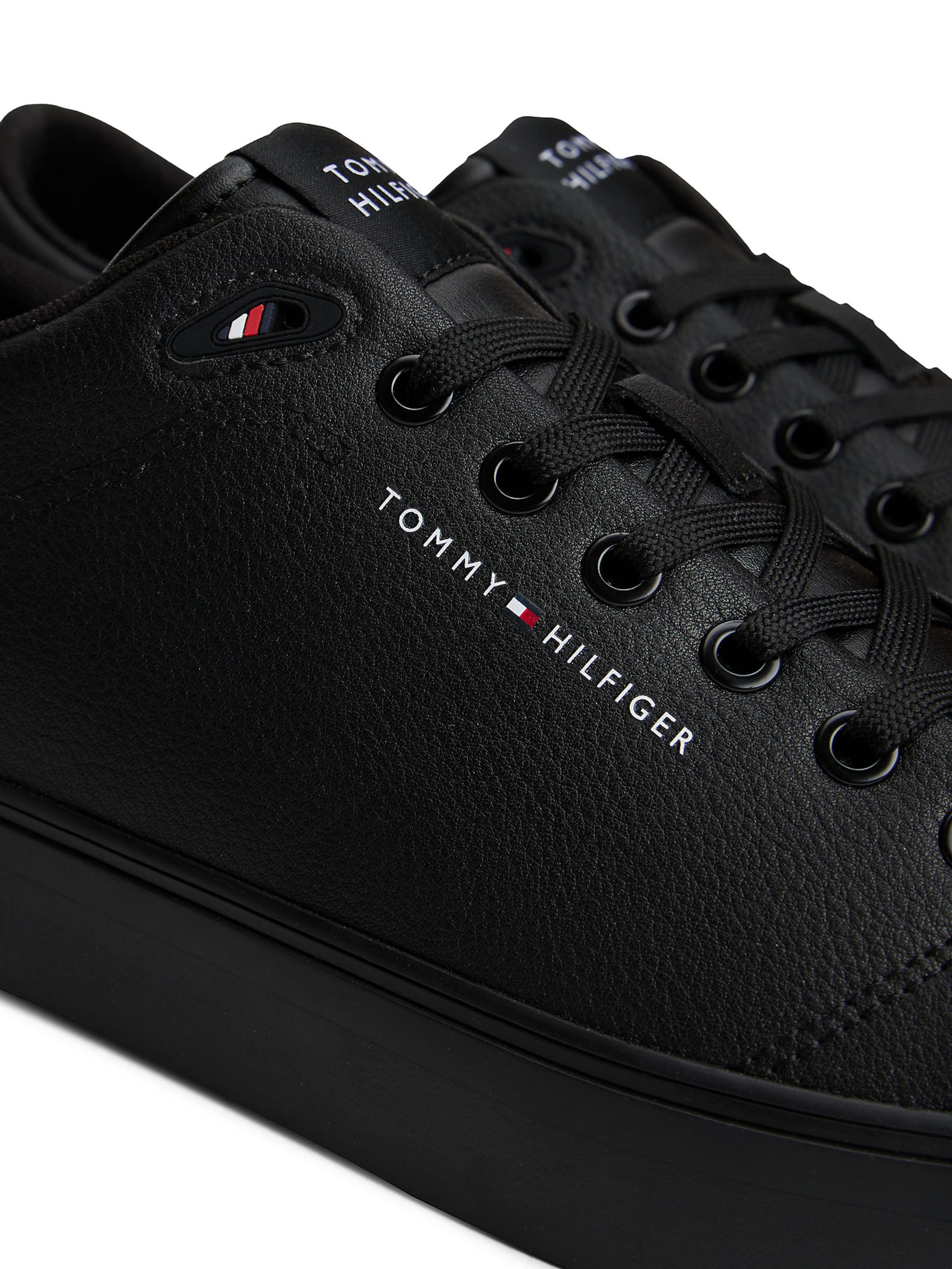 Baskets basses TOMMY HILFIGER en noir