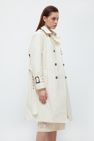 Finn Flare Trenchcoat in Beige