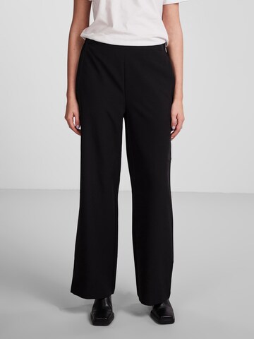 Wide leg Pantaloni 'PCBOZZY' de la PIECES pe negru: față