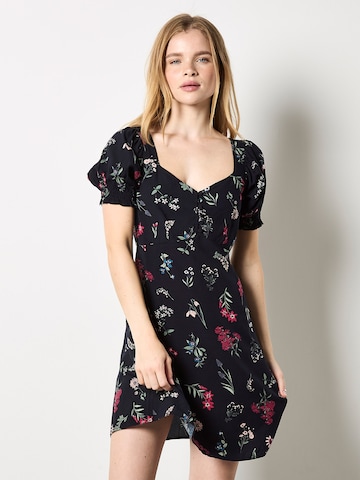 Robe ' ' Apricot en noir : devant