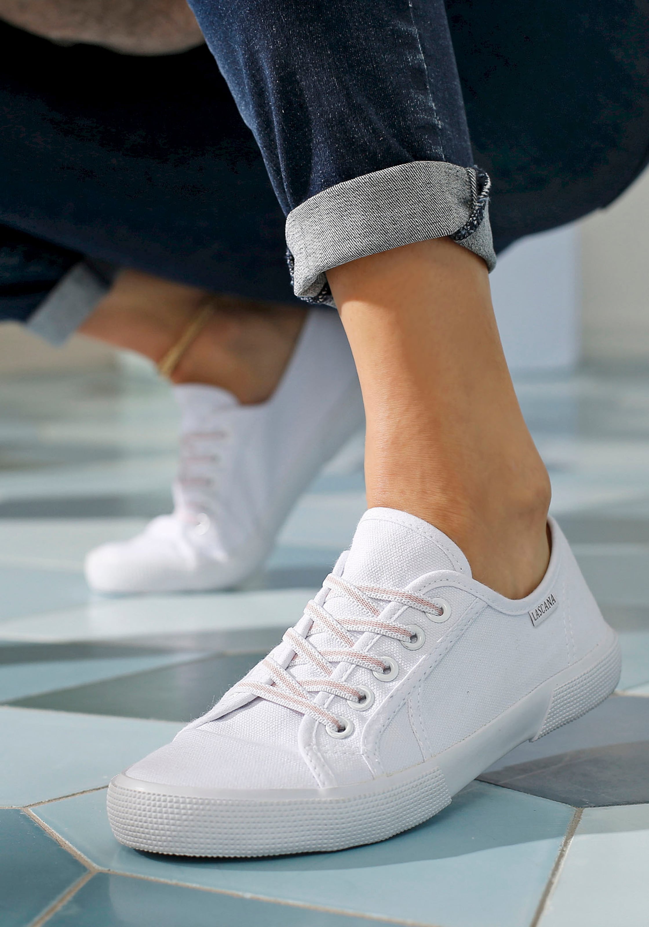 LASCANA Sneaker bassa in Bianco | ABOUT YOU