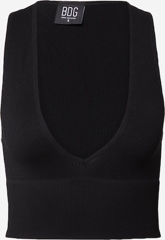 Top 'Josie' de la BDG Urban Outfitters pe negru: față