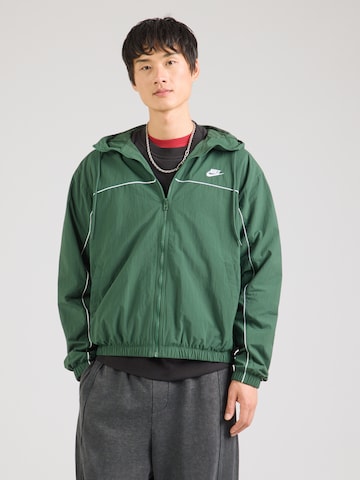 Veste mi-saison 'CLUB ATHLETE' Nike Sportswear en vert : devant