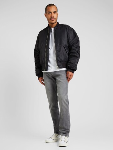 Calvin Klein JeansSlimfit Traperice - siva boja