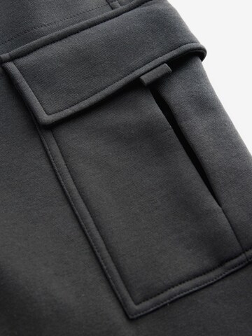 Tapered Pantaloni cargo di Next in grigio