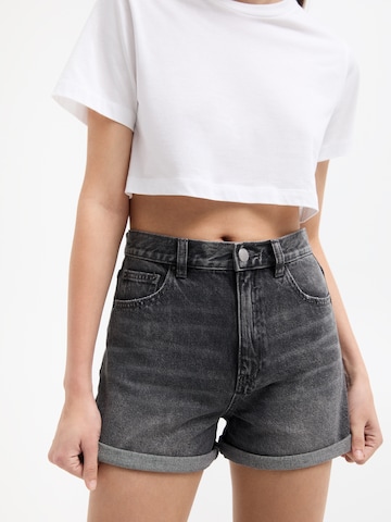 Pull&Bear Regular Jeans i grå: forside