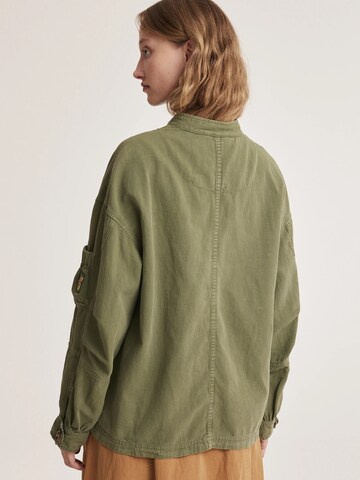 Odd Molly Välikausitakki 'Tova' värissä vihreä