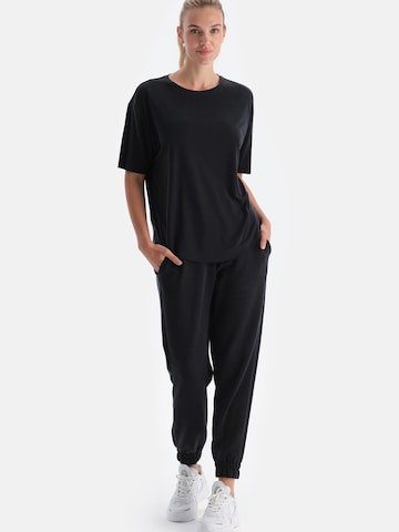 Dagi Shirts i sort: forside