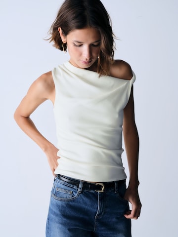 Top de la The Set pe negru: față