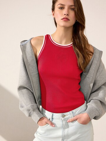 Haut Next en rouge