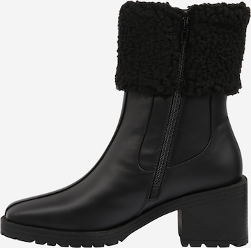 Public Desire Boots 'WREN' in Black