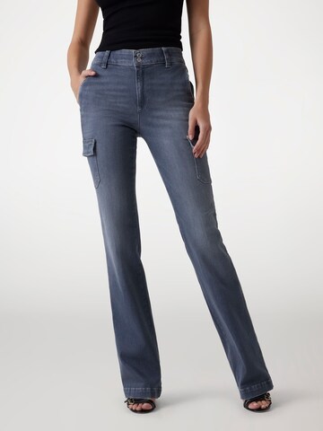 GUESS Boot cut Cargo Jeans in Grey: front