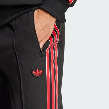 ADIDAS ORIGINALS Конический (Tapered) Спортивные штаны 'Manchester United Terrace' в Черный