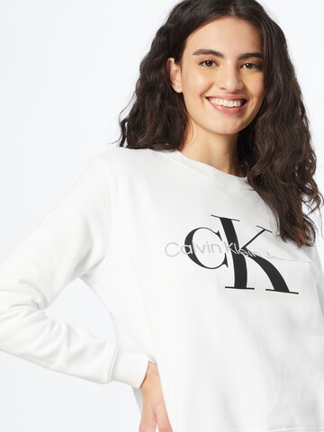 Sweat-shirt Calvin Klein Jeans en blanc