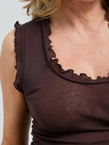 Seamless Basic Top 'Flounce' in Bruin