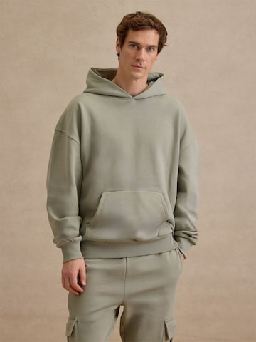 DAN FOX APPAREL Sweatshirt 'Sebastian' (GOTS) in Grün: Vorderseite