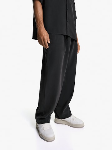 Bershka Luźne Spodnie w kolorze czarny