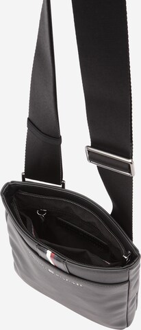 TOMMY HILFIGER Tasche in Schwarz