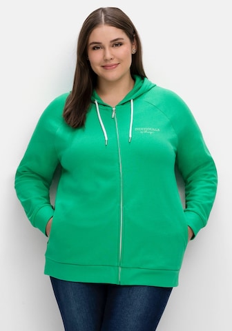 SHEEGO Zip-Up Hoodie in Green: front