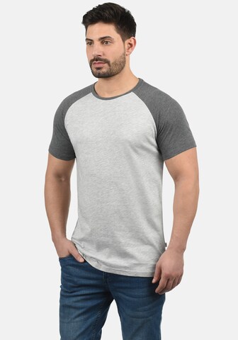 Maglietta 'Bastian' di !Solid in grigio: frontale