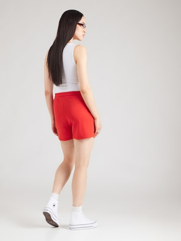 Regular Pantalon 'PCChilli' PIECES en rouge