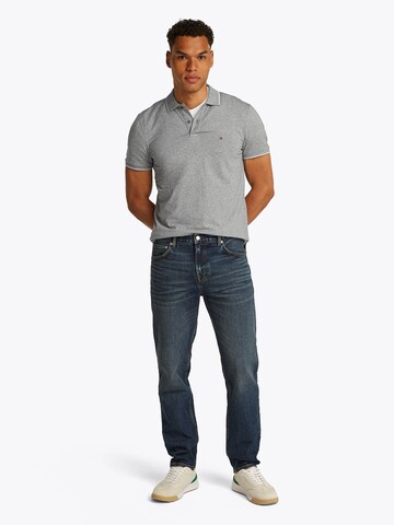 Maglietta di TOMMY HILFIGER in grigio