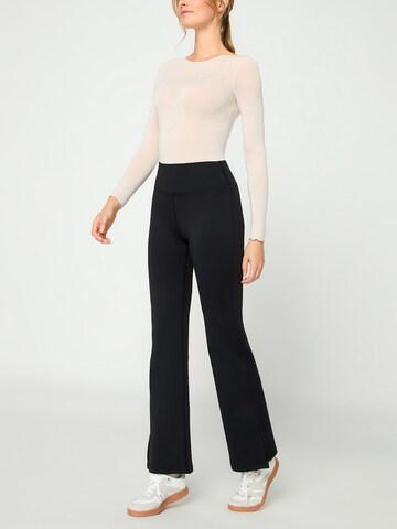 Nur Die Flared Leggings ' Relax & Go ' in Schwarz: Vorderseite