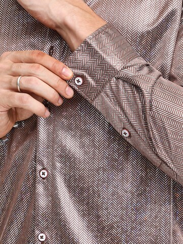 Campus Sutra - Ajuste regular Camisa 'Fatima' en marrón