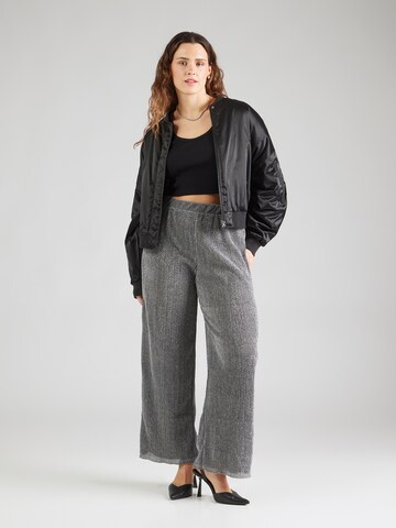 Wide leg Pantaloni 'PCROYA' di PIECES Curve in argento