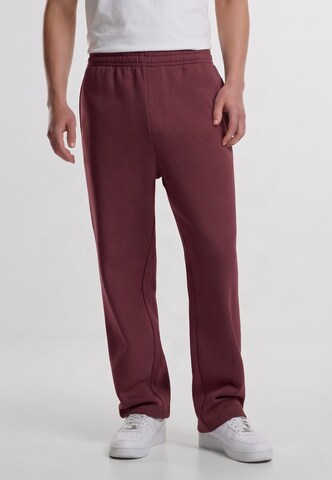 Urban Classics Regular Broek in Rood: voorkant