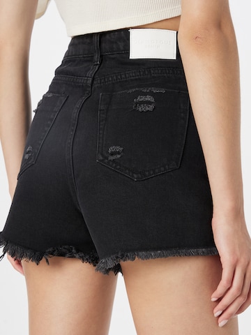 GLAMOROUS Regular Shorts in Schwarz