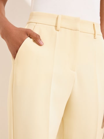 Lipsy Regular Pantalon in Geel