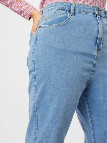 Nasty Gal Plus Flared Jeans in Blue