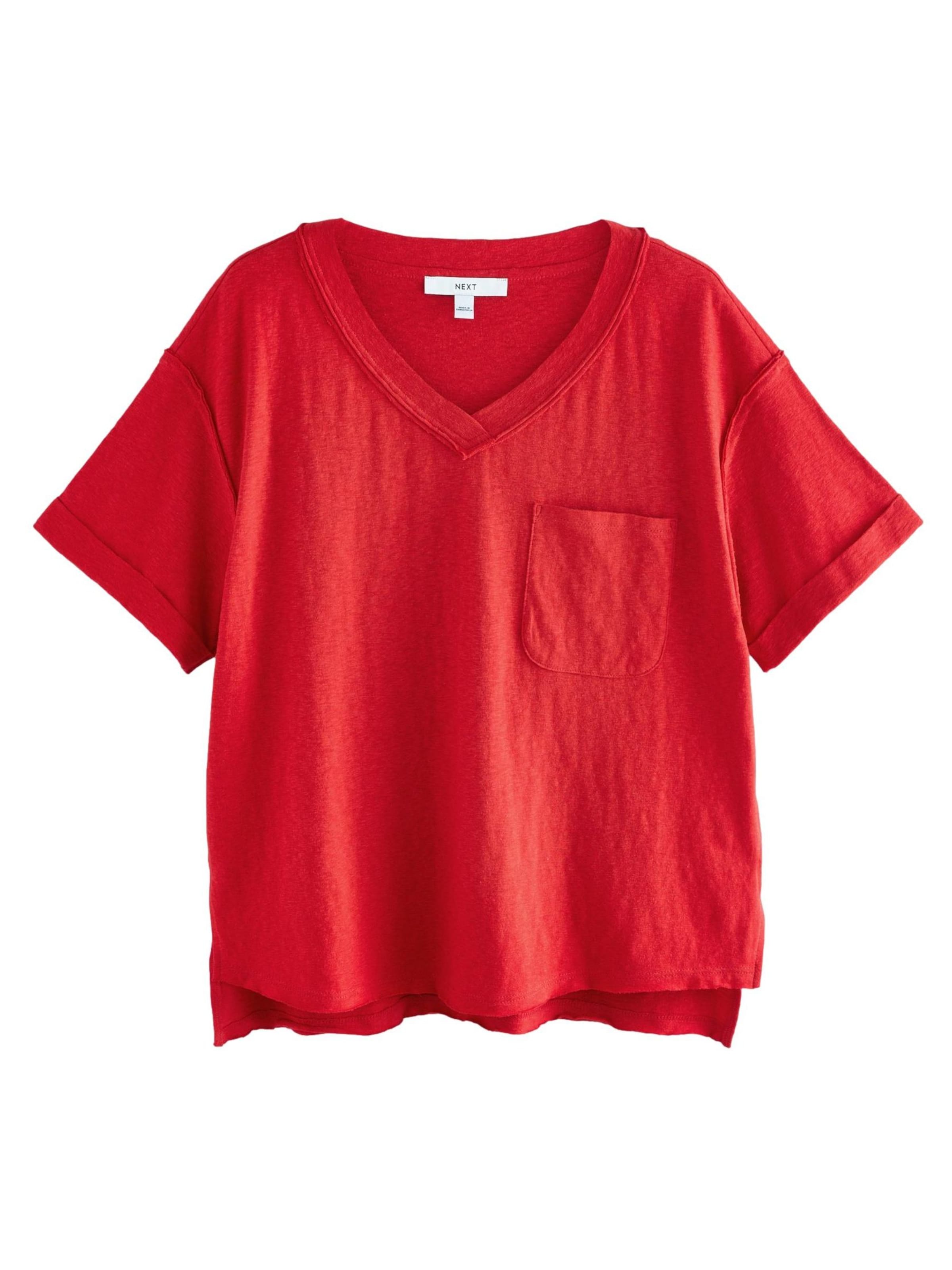 Tricou de la Next pe roșu: față