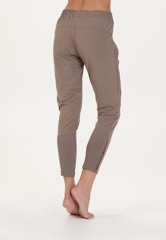 ENDURANCE Slimfit Spodnie sportowe 'Medear' w kolorze brązowy