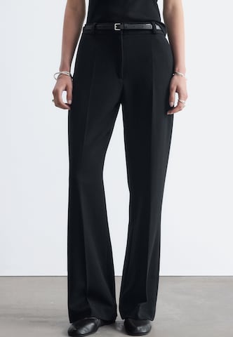 & Other Stories Loose fit Pleated Pants in Black: front