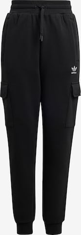 ADIDAS ORIGINALS Tapered Housut värissä musta: etupuoli