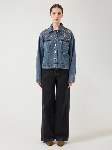 zils YAS Starpsezonu jaka 'YASVISION'