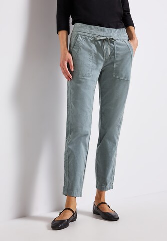 STREET ONE Regular Pants in Green: front